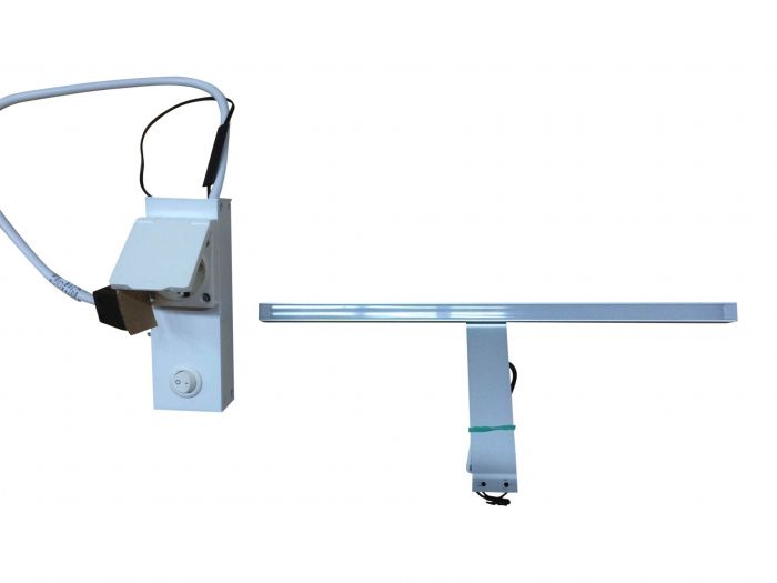 Eclairage LED chromé salle de bain en saillie avec prise main product photo